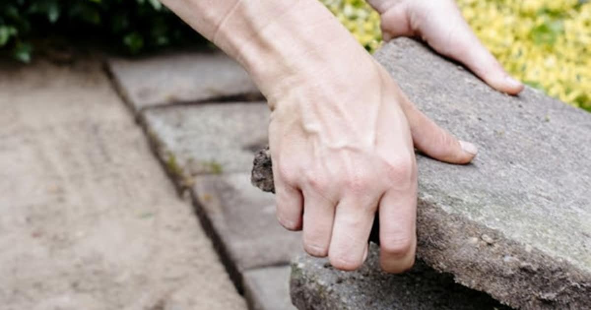 Tegels uit je tuin? Deze taxi haalt ze gratis voor je op in Hengelo