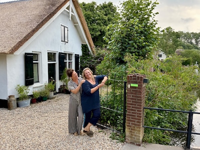 Van bouwval naar droomplek: hoe twee gezinnen al 25 jaar buren, vrienden én gekozen familie zijn