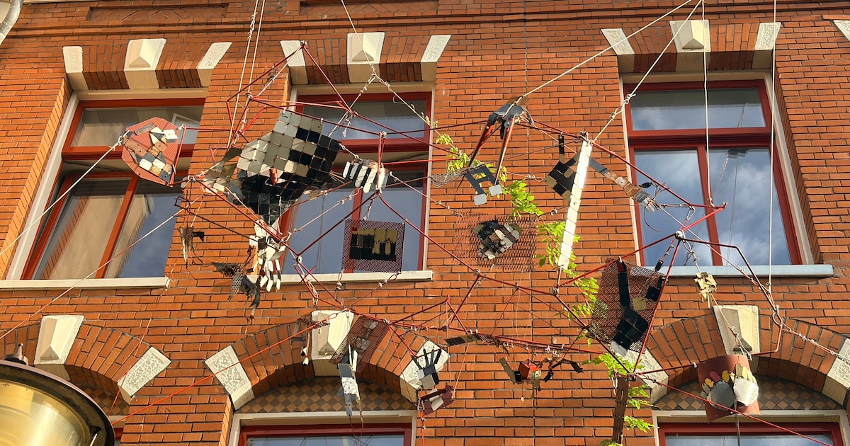 Mysterie opgelost: dit is het verhaal achter deze zwevende handen in Amsterdam-West