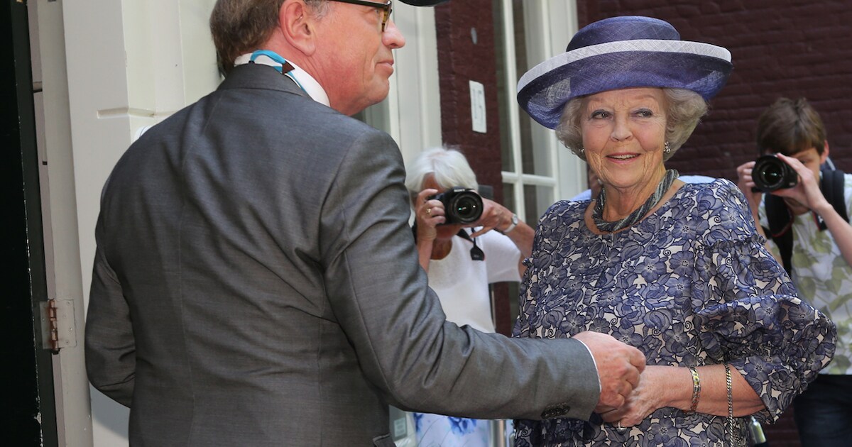 Fotoserie: Prinses Beatrix bezoekt tentoonstelling in Pulchri | Regio ...
