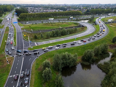 Let op, weggebruikers! Forse vertraging op de A15 door langdurige werkzaamheden