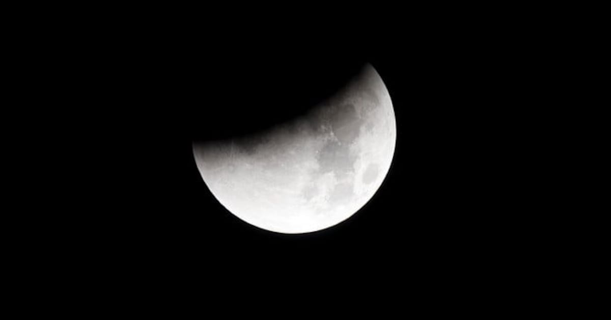 Een hapje uit de maan: op deze dag zie je een gedeeltelijke maansverduistering boven Dordrecht