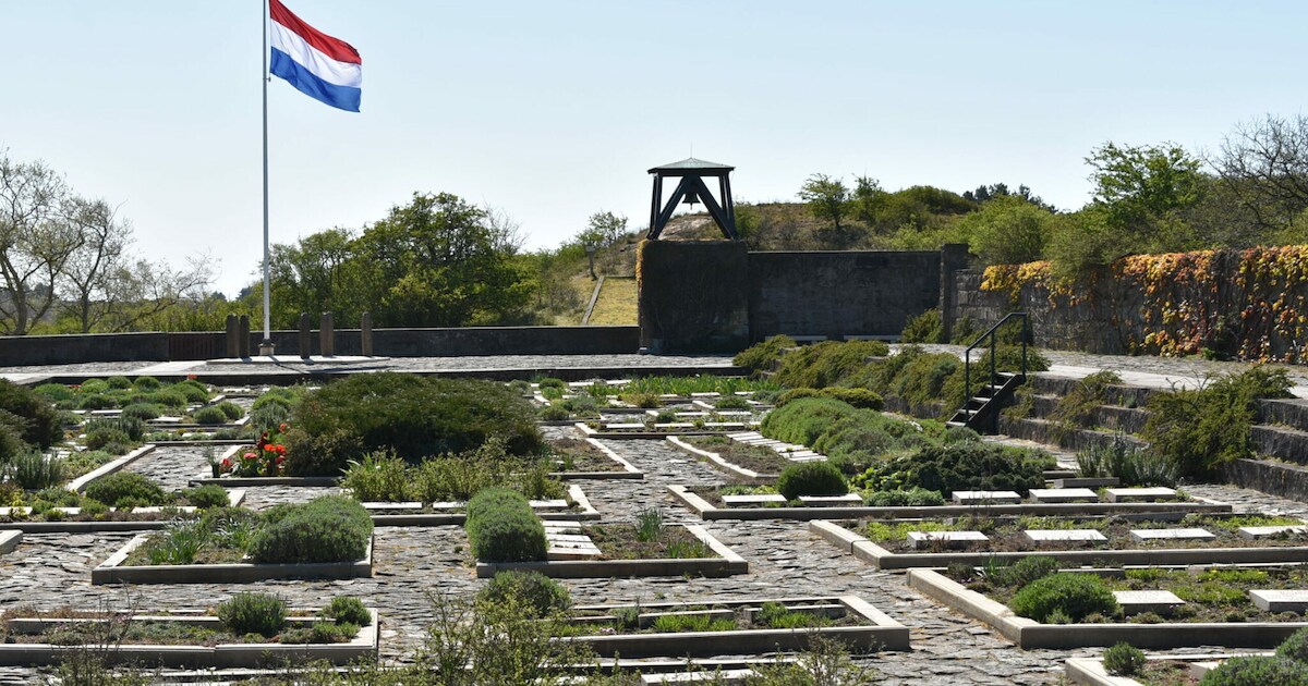 Mysterie opgelost: hier komt de klok op de Eerebegraafplaats vandaan