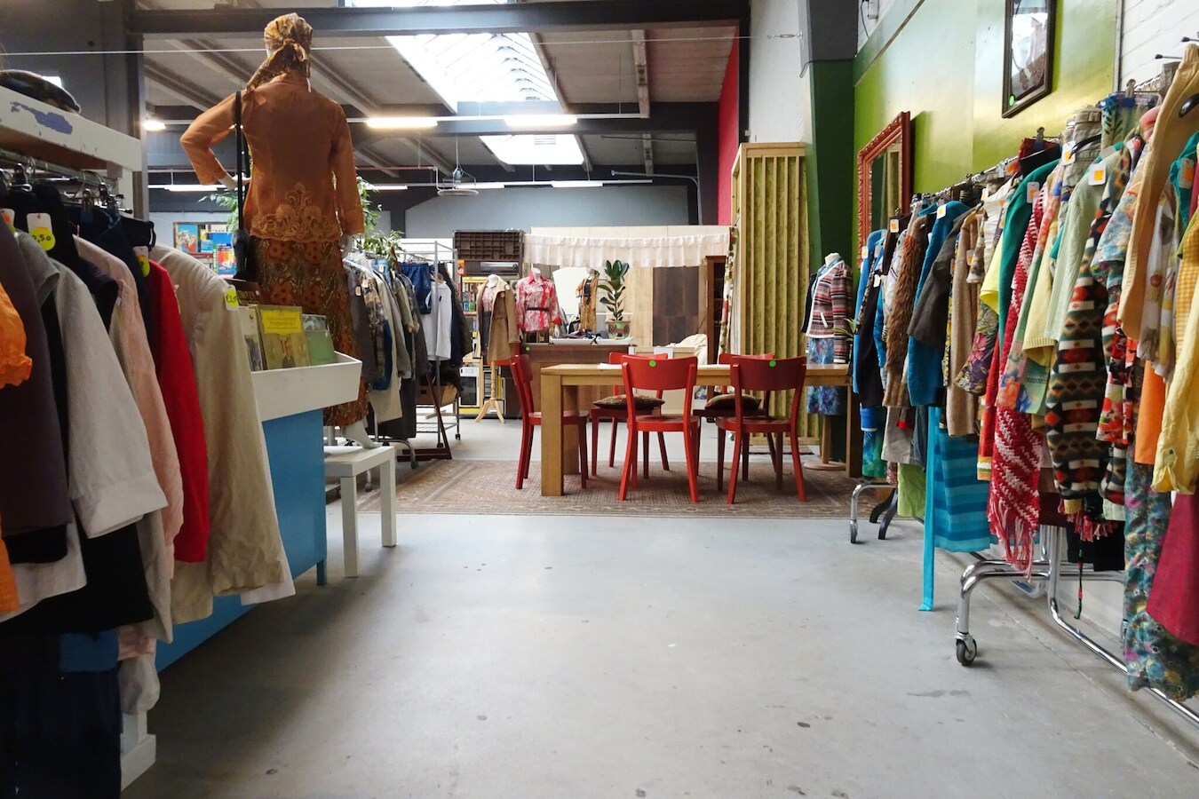 Vintage kleding sale bij Kringloopcentrum Amersfoort: dit moet je weten ...
