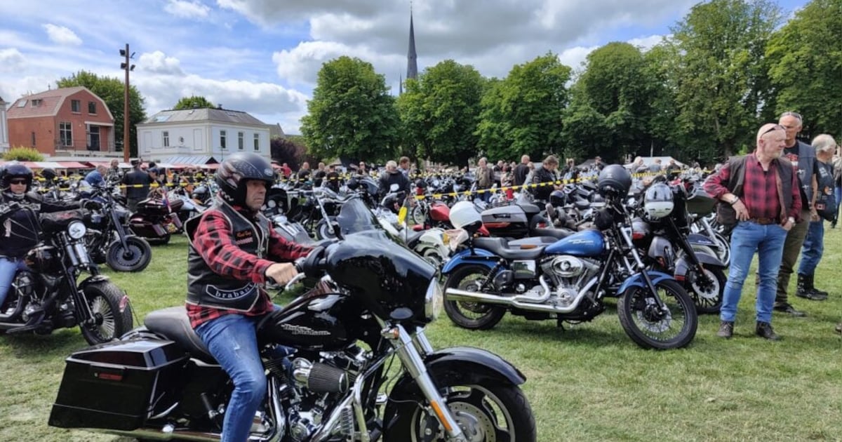 Motorspektakel: duizenden motoren verzamelen in Woerden voor Harleydag