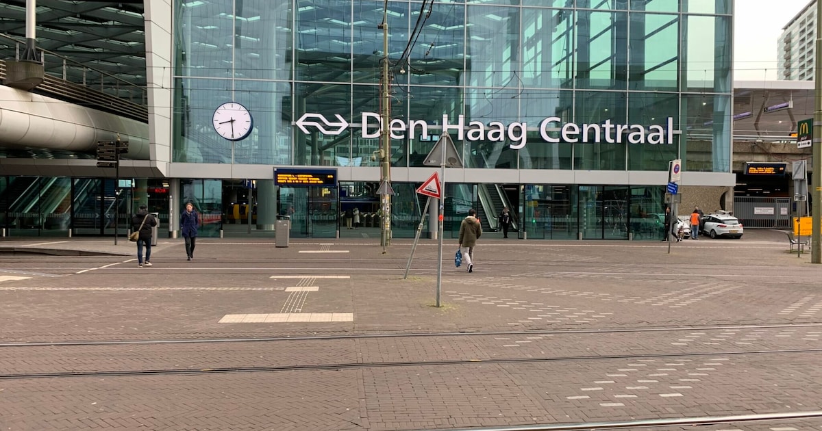 Video: Zo rustig zag je de maandagochtendspits op Den Haag CS nog nooit ...