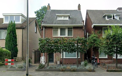 Fundaparel: dit vrijstaande jarendertighuis in Enschede kan zó in een woonblad