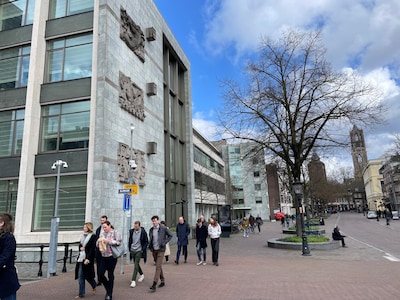 Mysterie opgelost: dit is het verhaal van de drie gevelfiguren aan de Rijnkade