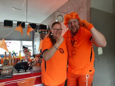 Alles is oranje bij Remi en Giona uit Deventer: ‘Geluksonderbroek werkt echt’
