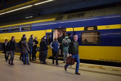 Problemen op het spoor rond Utrecht Centraal door blikseminslag, tot vanavond geen treinen