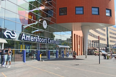 Alle winkels en eetgelegenheden op station Amersfoort Centraal op een rij