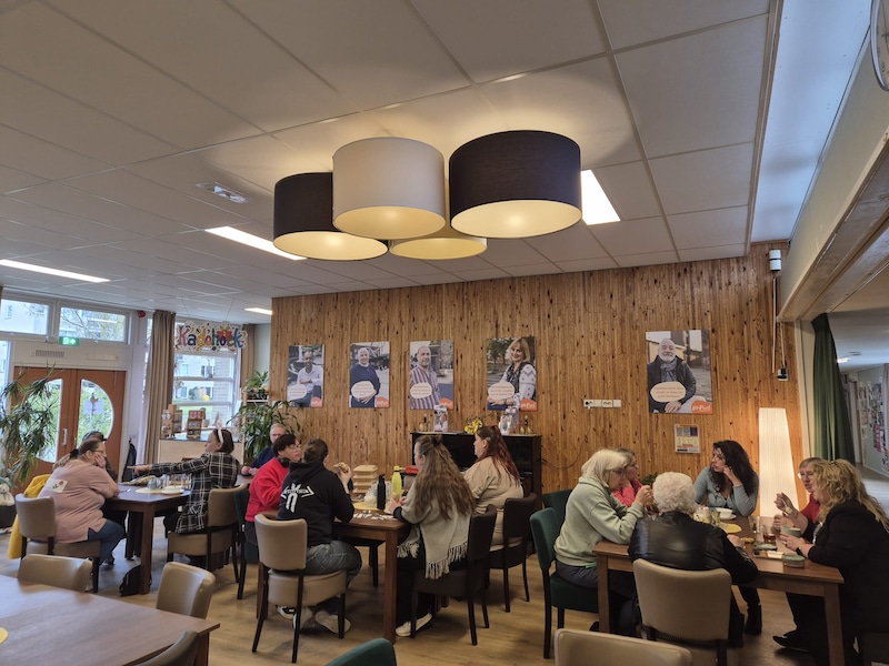 Voor 10 euro smul je in Enschede van een driegangendiner (en maak je vrienden)