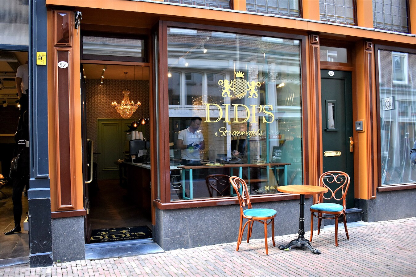 didi-s-bakt-stroopwafels-met-topping-een-klant-vroeg-om-een-010-wafel