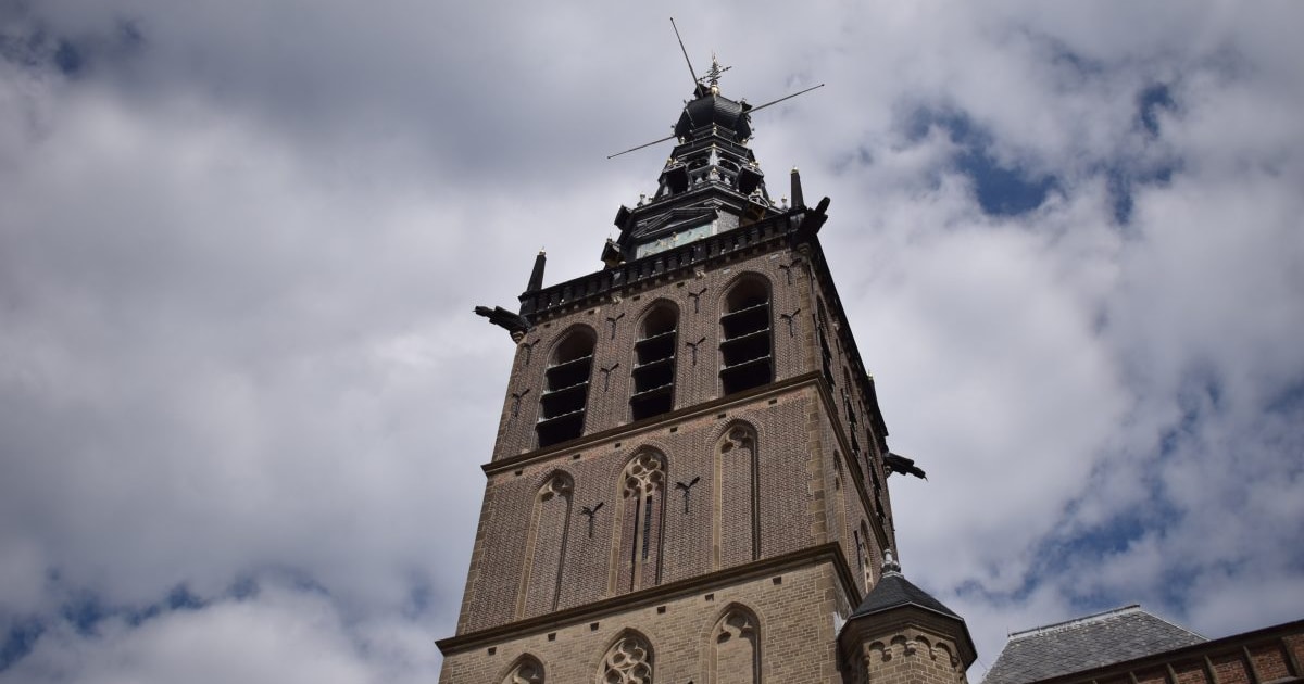 Van groen naar rood: de Stevens­toren in Nijmegen krijgt een kleurtje