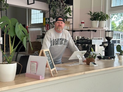 Van ijs naar juices: dit gebeurt in het pandje op de hoek bij de Sluis