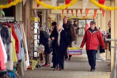 Rondsnuffelen onder de kubuswoningen: voorjaarsmarkt bij de Kasbah