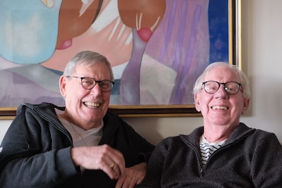 Johan en Gerard zijn 62 jaar samen: ‘Mijn hospita verbood vrouwenbezoek, daar lachtten we om’