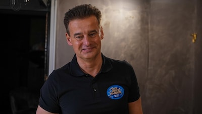 Zien! Klu(n)ssende Enschedeër op tv in Vier linkerhanden