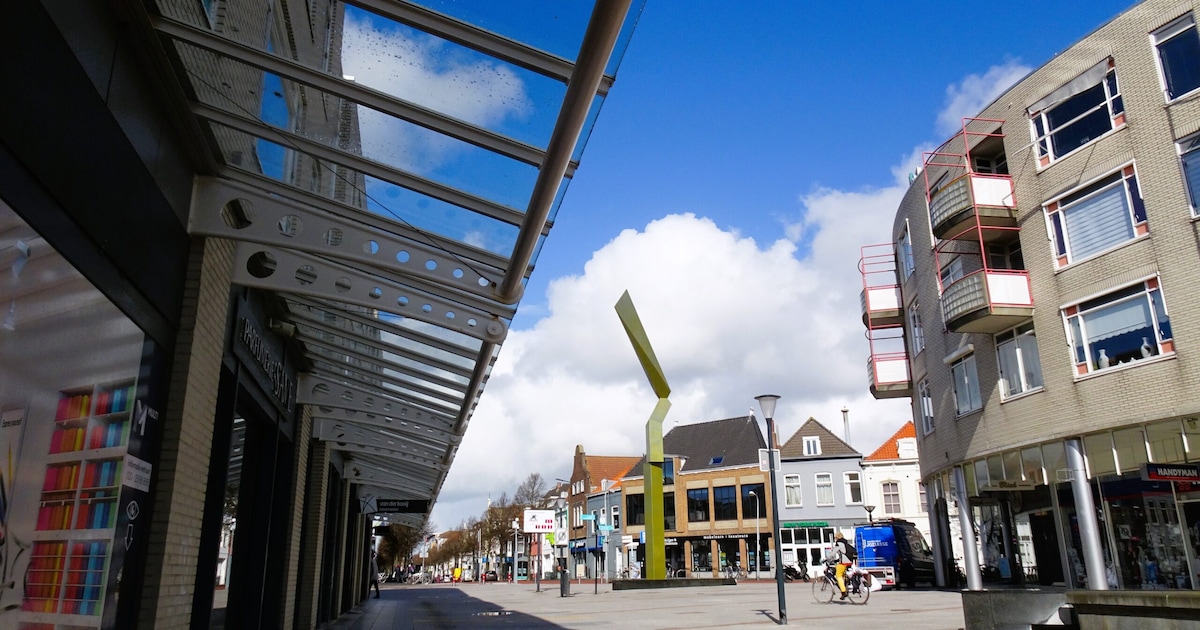 Wat een verschil: de luifels uit de Walstraat worden weggehaald