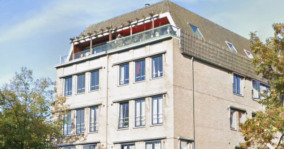 Uitzicht over IJssel én Bergkerk: dit kleurrijke penthouse staat nu te koop in Deventer