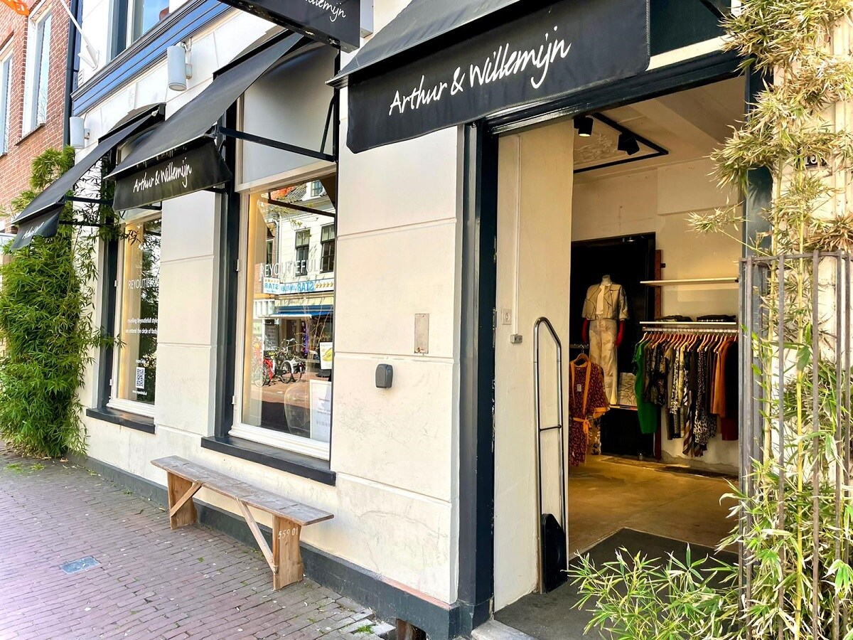 Yes! In deze winkel krijgt jouw kleding een tweede leven en de winst is ...