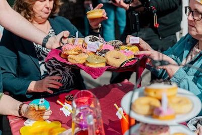 Jammie! Hier in Utrecht krijg je een gratis donut tijdens Donutdag