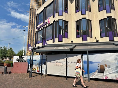 Yamas! Op de oude plek van De Vrienden komt een Grieks restaurant