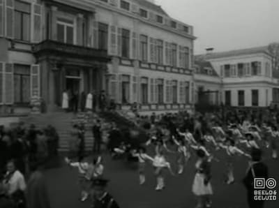 Koninginnedag in 1978: 800 Helmonders liepen mee in het defilé bij Paleis Soestdijk (met filmpje)
