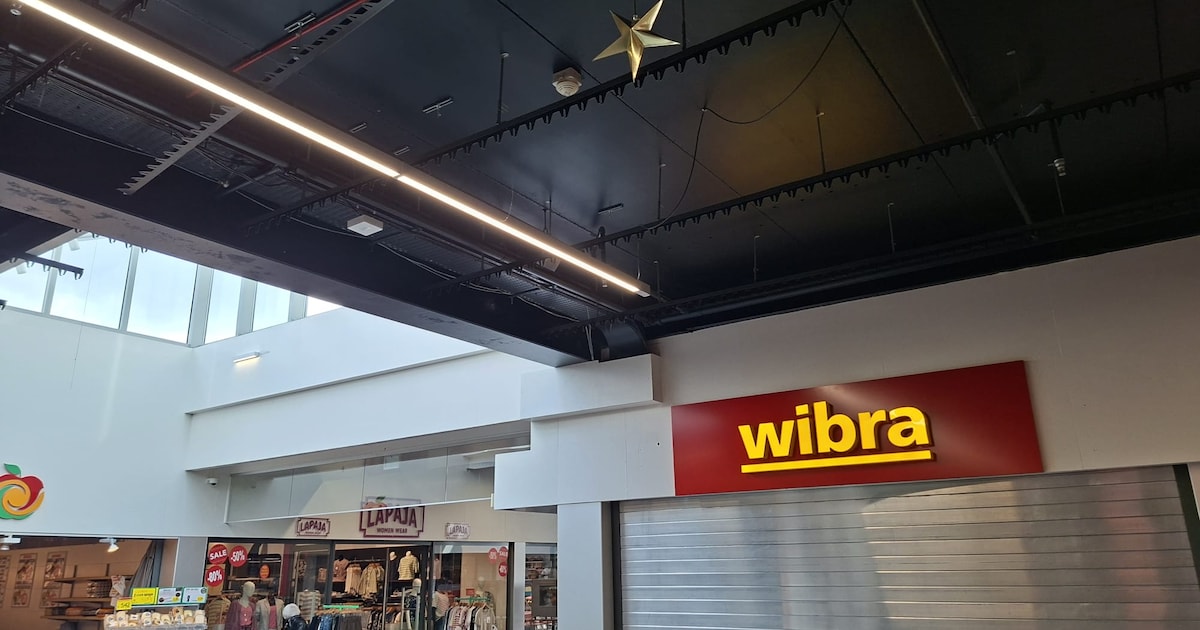 Het is tropisch warm in Gouda maar in Winkelcentrum Bloemendaal hangt nog kerstversiering
