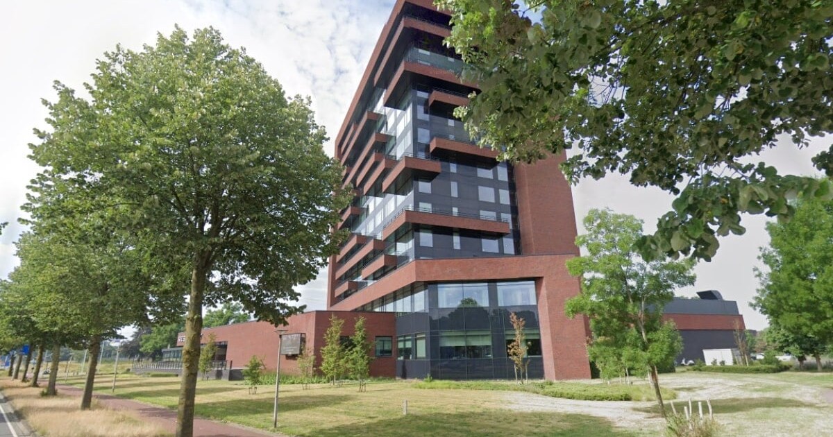 Enschedees gebouw kleurt maandagavond rood en dit is waarom | Regio ...