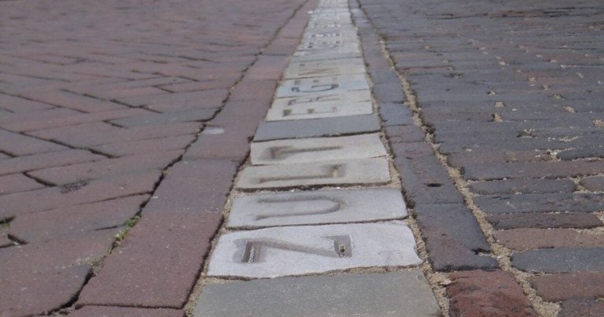 Utrechtse mysteries opgelost: wat is het verhaal achter het gedicht aan de Oudegracht?