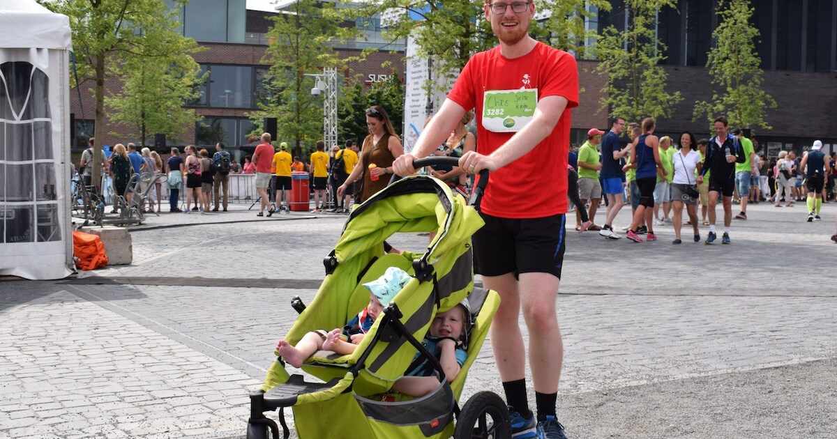 Chris de Bruijn rende tien kilometer met de kinderwagen: 'Ik was met ...