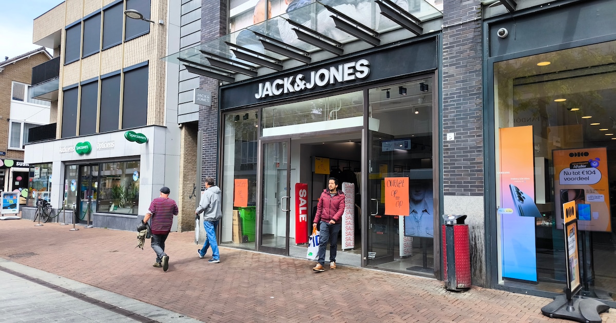 Opheffingsuitverkoop! Kledingwinkel Jack & Jones vertrekt uit Dordrecht