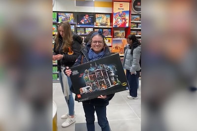 Nicole stond in de rij voor de nieuwe Lego-winkel in Rotterdam: ‘Eindelijk een in mijn eigen stad’