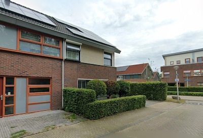 Buiten zitten, weer of geen weer: 3 huizen met overkapping in Enschede