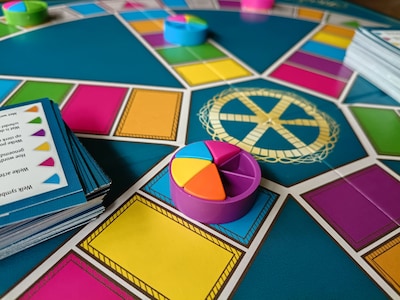 Bekende Arnhemmers spelen een potje Triviant tegen andere BN'ers op tv