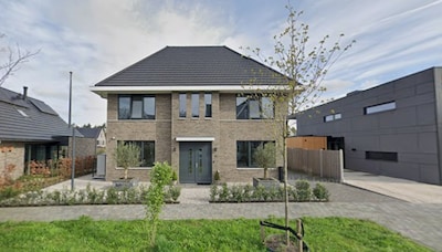 Fundaparel in Ede: deze villa aan de Henk Wildenburglaan staat nu te koop