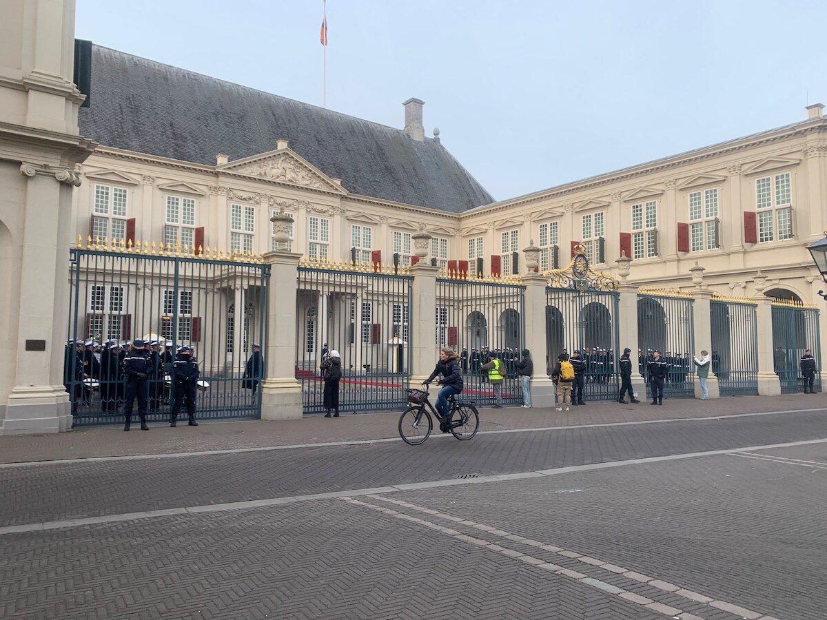 Leuk! Deze woensdagochtend rijden er weer koninklijke koetsen door Den ...