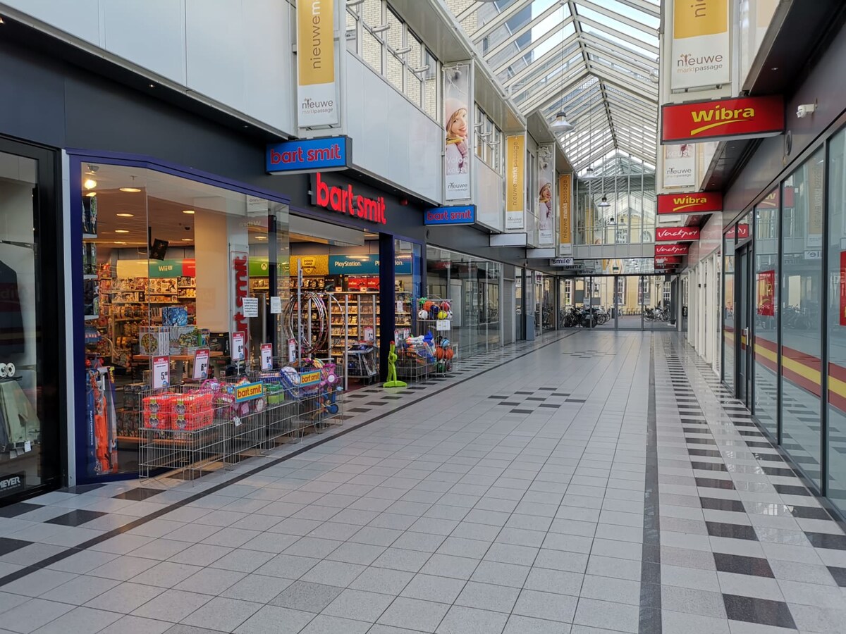 Het doek valt voor Bart Smit in de Nieuwe Markt Passage:  opheffingsuitverkoop gaat van start | Nieuws | indebuurt.nl
