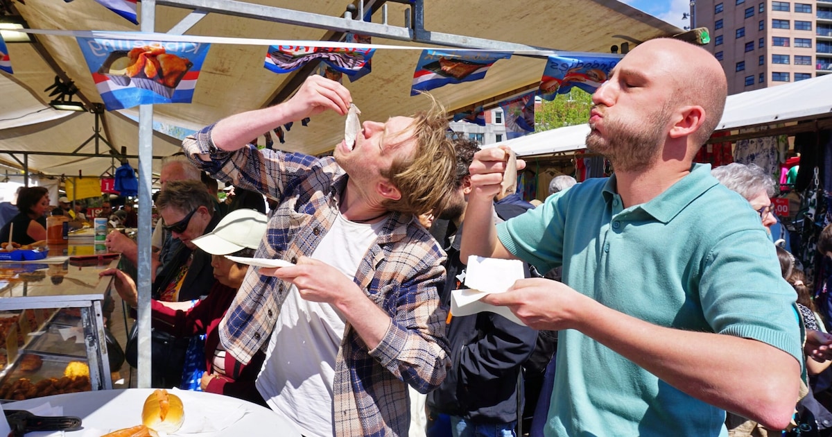 Deze Rotterdamse collega's testen iedere dinsdag haring op de markt ...