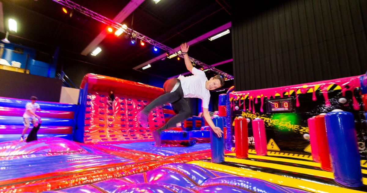 Video: Bounce Valley is open en daar spring je zo rond | Regio ...