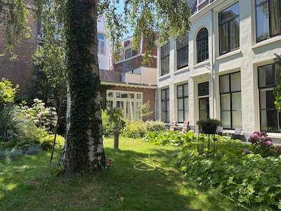 Een paar dagen logeren in eigen stad? 9 x B&B’s in hartje Haarlem