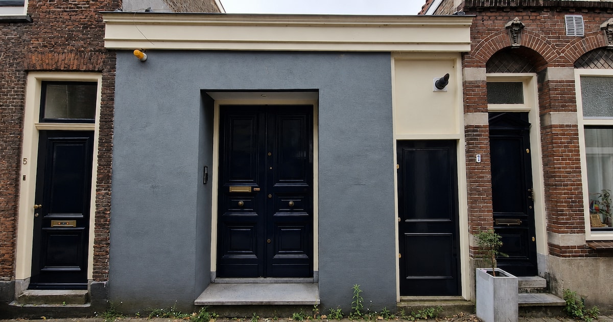 Van stroopwafelfabriek naar droomloft: deze woning aan de Komijnsteeg in Gouda staat te koop