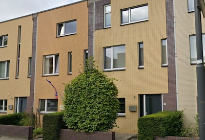 Wonen naast je beste vrienden? Deze twee huizen in Enschede staan naast elkaar te koop