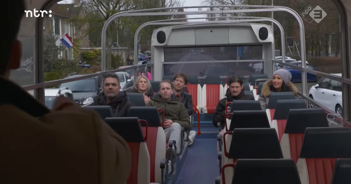 ‘Mag ik ze voeren?’ BN’ers rijden in bus door Woerden voor sketchprogramma Klikbeet