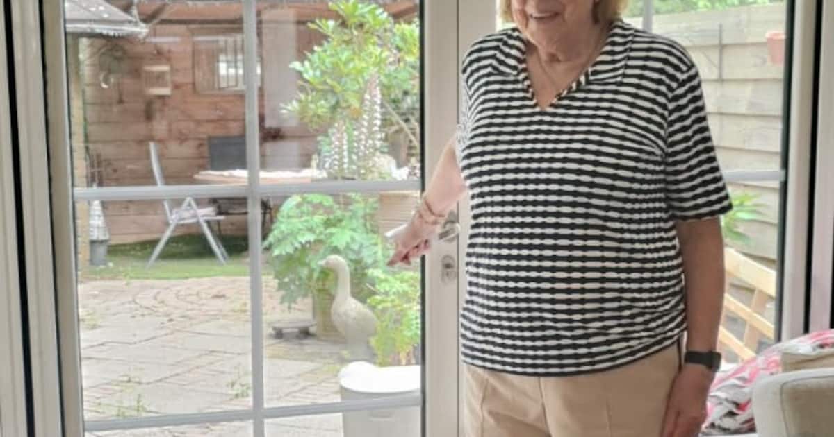Binnenkijken bij Margaret (72): ‘Mijn huis is misschien oud, maar slimmer dan ooit’