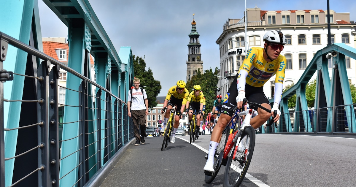 Afsluitingen, georganiseerde chaos en wielrenners: zo zoefde de ZLM Tour door Middelburg
