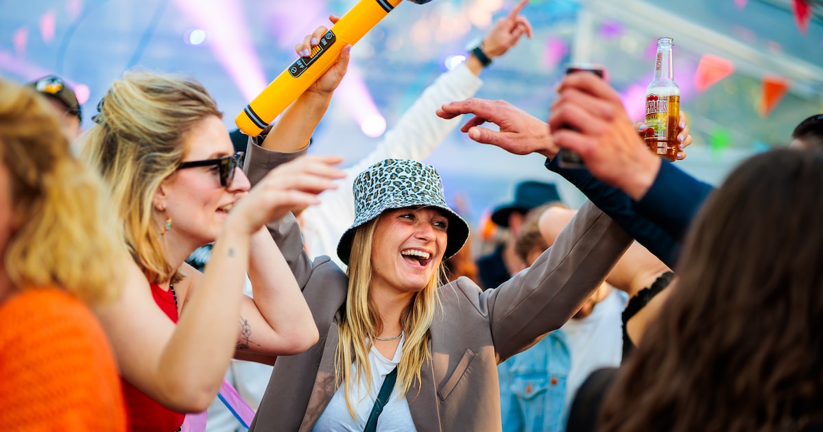 Fijn: dit strandfeest begint al vroeg zodat je lekker op tijd je nest ...