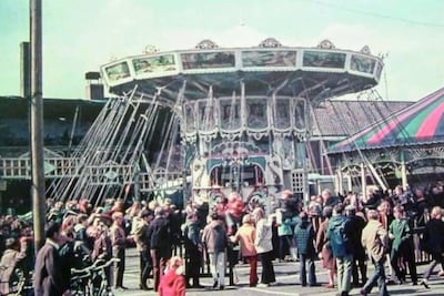 De Oranjekermis begon met een zweefmolen en groeide uit tot een traditie