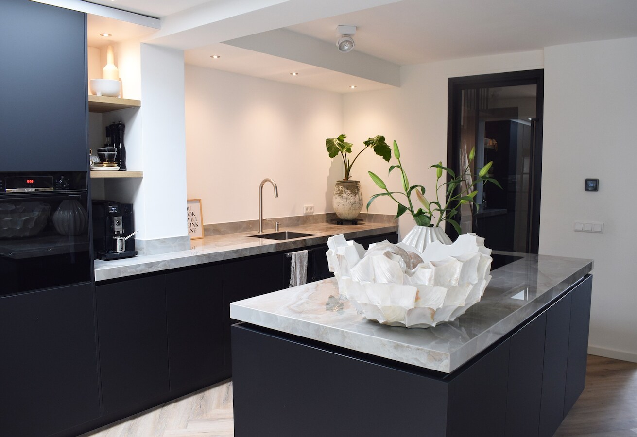 Binnenkijken bij Monique: 'Dit huis ging van mancave naar hotel-chic ...